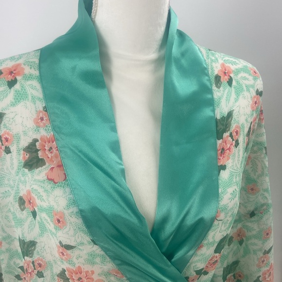 Victoria's Secret peach and aqua, wraparound silky feeling floral robe - Picture 5 of 15